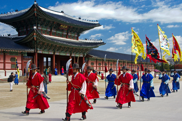 Fotos de Seúl en Corea, guardias en Palacio Gyeongbokgung