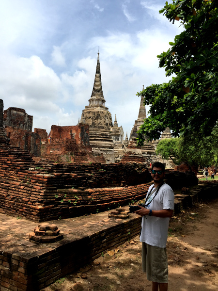Fotos de Tailandia, Pau con el Fitbit Blaze en Ayutthaya