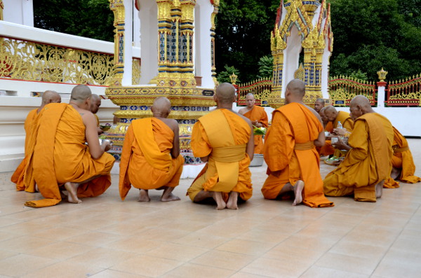 Fotos de Tailandia - crucero desde Ayutthaya, monjes en el Wat Bangkhla