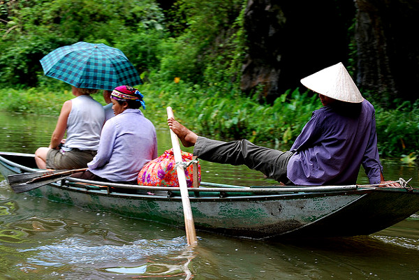 Fotos de Tam Coc en Vietnam, remando con los pies
