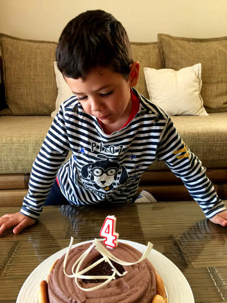 Fotos de Tenerife, Oriol y su tarta de cumpleaños