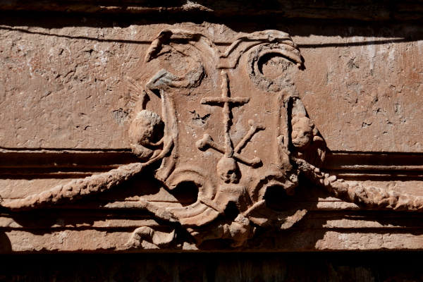 Fotos de Villanueva de los Infantes, escudo de la Inquisición