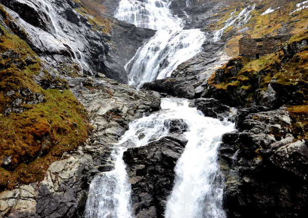 Fotos de los Fiordos Noruegos, cascadas tren de Flam