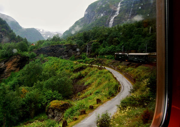 Fotos de los Fiordos Noruegos, el tren de Flam ventana