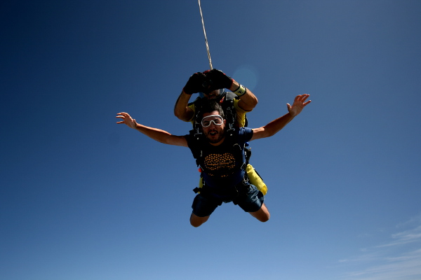 Fotos de saltos en paracaidas en Empuriabrava, caida libre primer plano