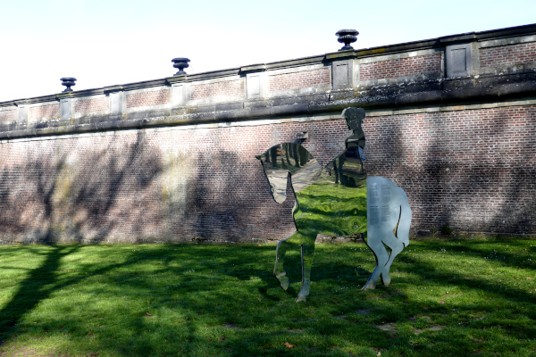 Fotos del Castillo de Gaasbeek en Flandes, cabalo espejo