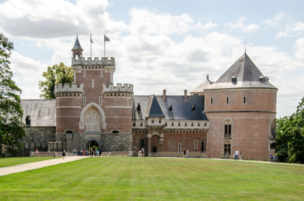 Fotos del Castillo de Gaasbeek en Flandes, entrada principal y torres