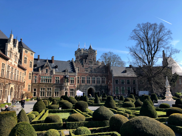 Fotos del Castillo de Gaasbeek en Flandes, exterior y jardines