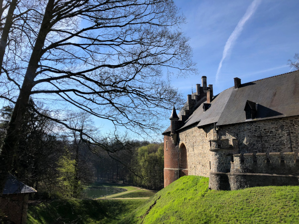Fotos del Castillo de Gaasbeek en Flandes, murallas y parque