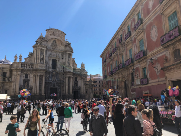 Fotos del Entierro de la Sardina de Murcia, ambiente en la Catedral