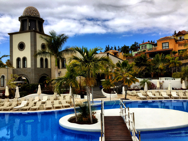 Fotos del Hotel Suite Villa María de Tenerife, torre y piscina