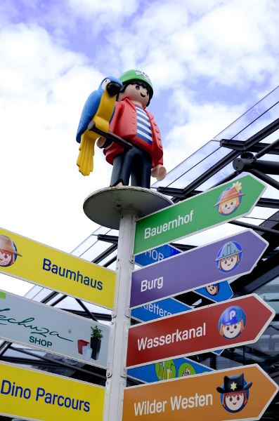 fotos del playmobil funpark en alemania, señales