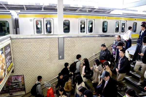 Fotos del metro de Tokio, luchadores de sumo