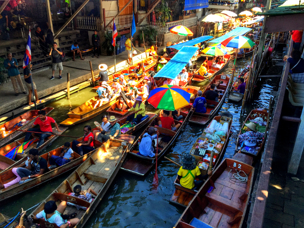 Fotos mercado flotante Damnoen Saduak, atasco