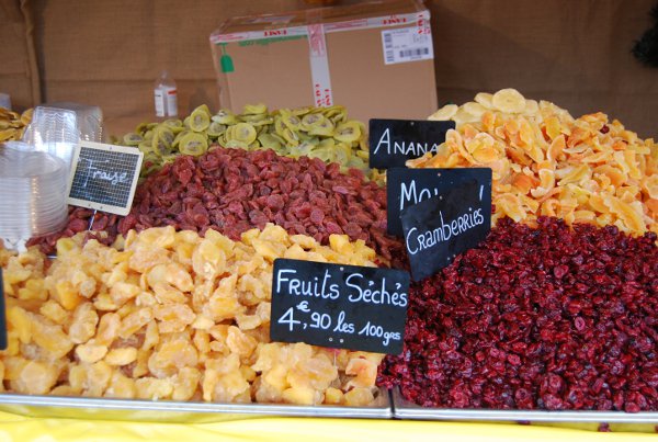 Fruta escarchada en los mercadillos de Navidad en París