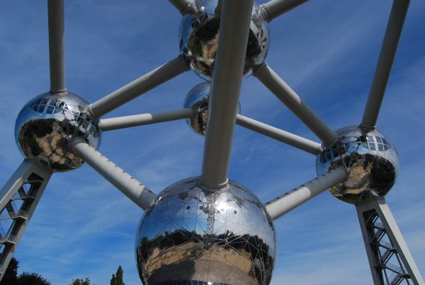 las bolas del atomium de bruselas