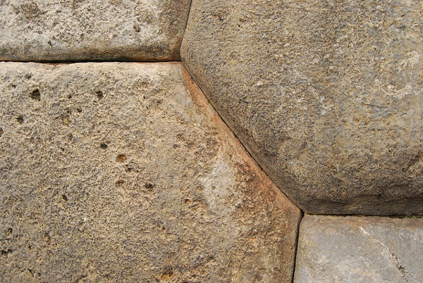 los ángulos de las piedras de saqsayhuamán