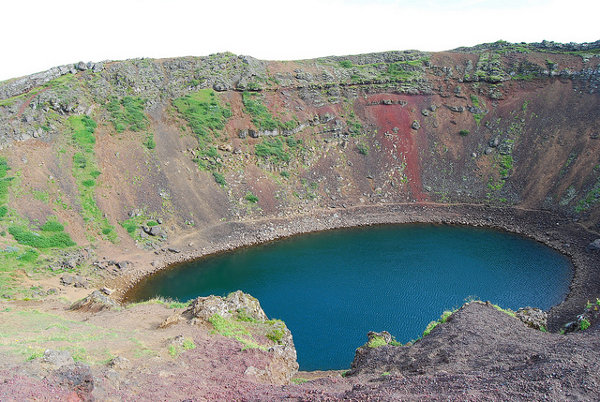 Mirando el cráter Kerið
