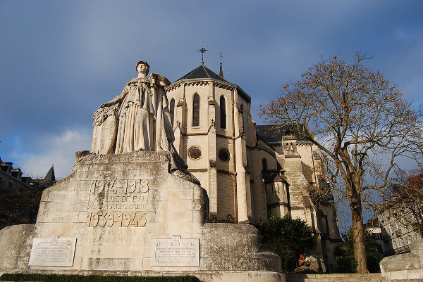 Monumento a los caídos en Pau