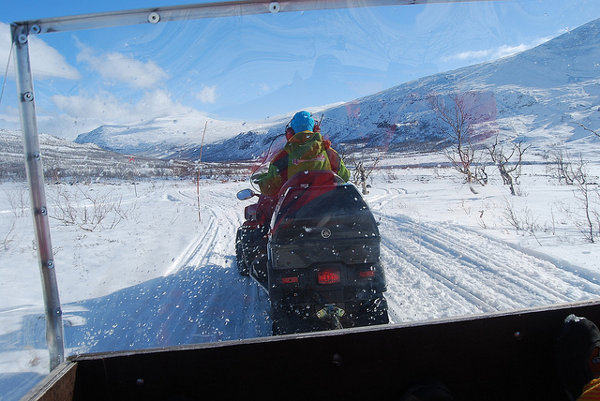Moto-taxi de nieve de Kebnekaise hasta Nikkaluokta