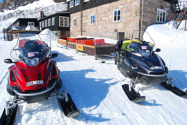 Moto-taxis de nieve en Laponia Sueca