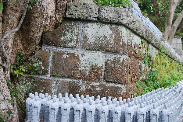 Más estatuas de Jizo en el Hase-dera