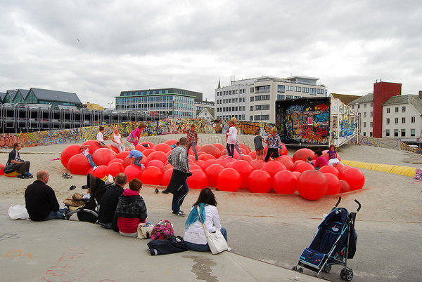 Niños jugando en el Geoparken de Stavanger