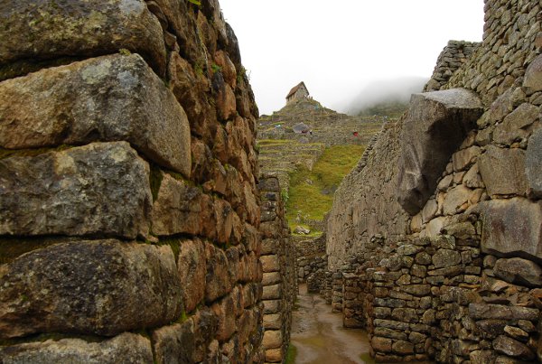 Pasillos de piedra en Machu Picchu
