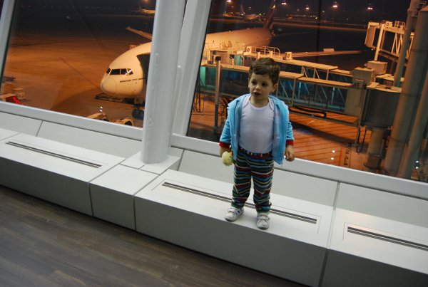 Teo en el aeropuerto de Dubai