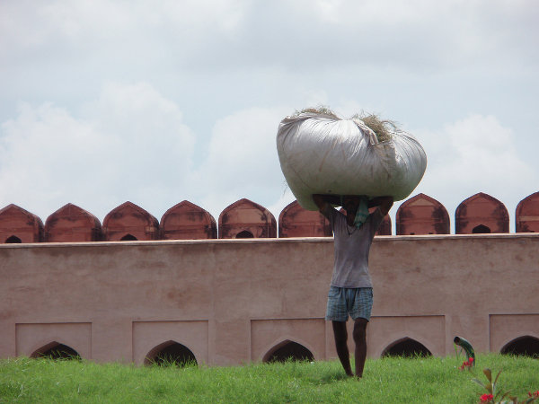 Trabajador en el Agra Fort