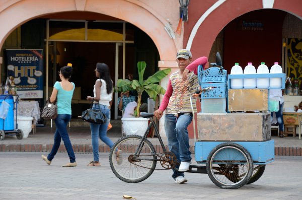 Vendedor callejero en Cartagena de Indias
